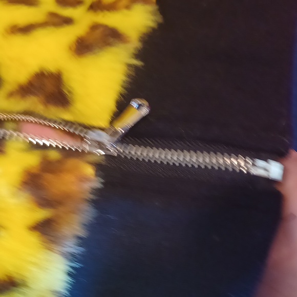 SOURPUSS 3XL YELLOW LEPARD FUR BOMBER JACKET ZIP CLOSURE/POCKETS SOLD OUT - Picture 12 of 13